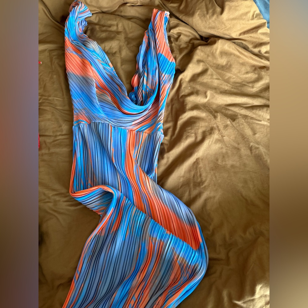 Low crow neck dress